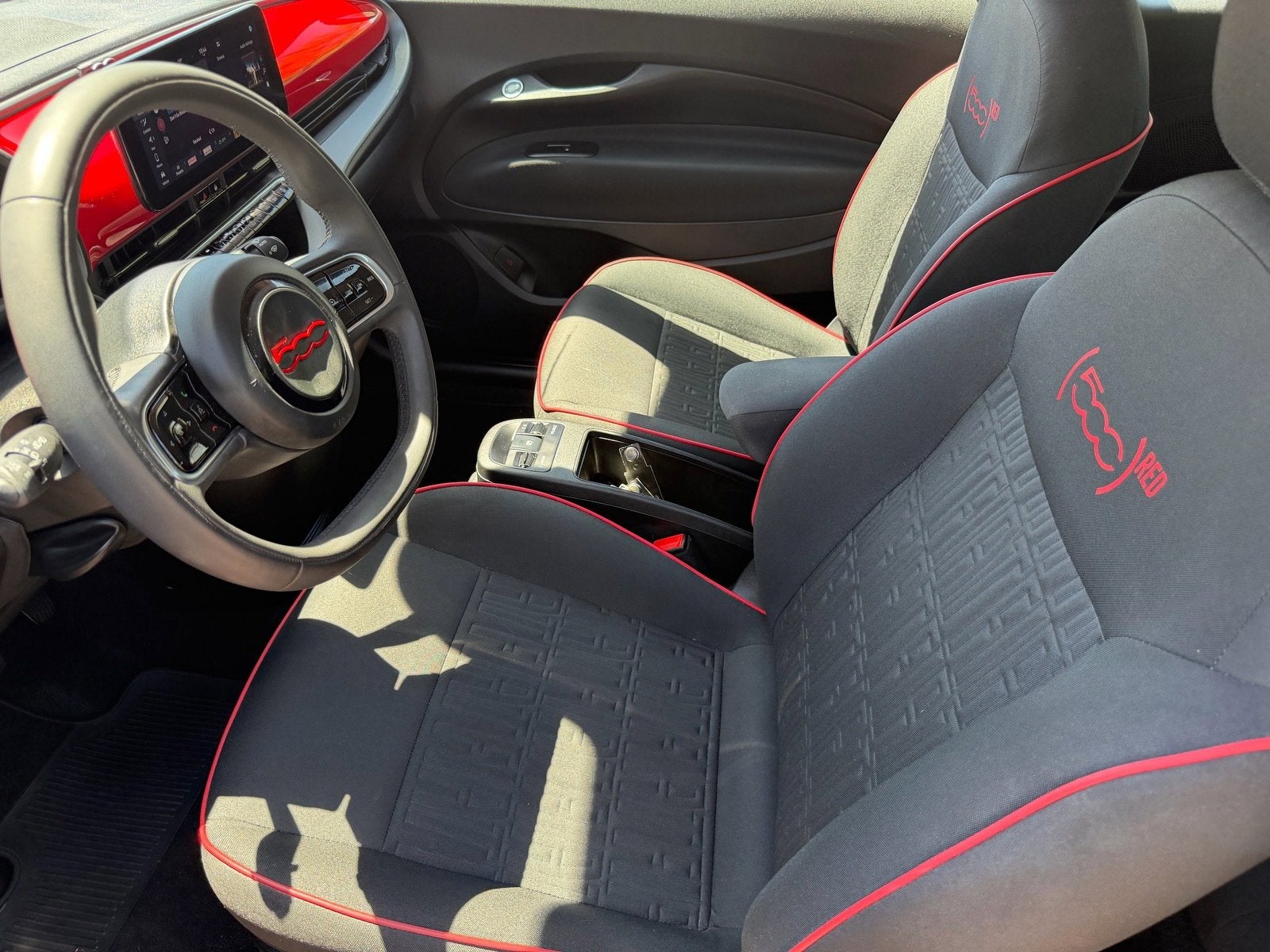 2024 FIAT 500e INSPI(RED)