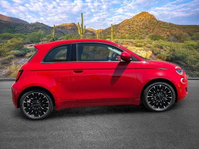 2024 FIAT 500e INSPI(RED)