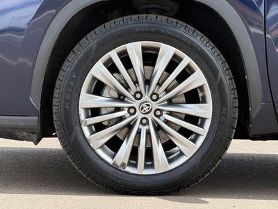 2023 Toyota Highlander Base