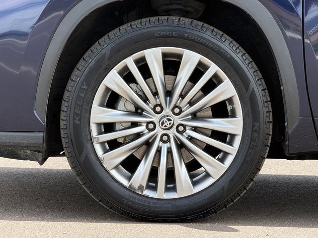 2023 Toyota Highlander Base