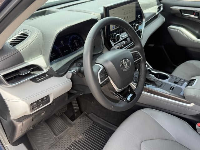 2023 Toyota Highlander Base