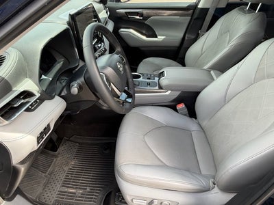 2023 Toyota Highlander Base