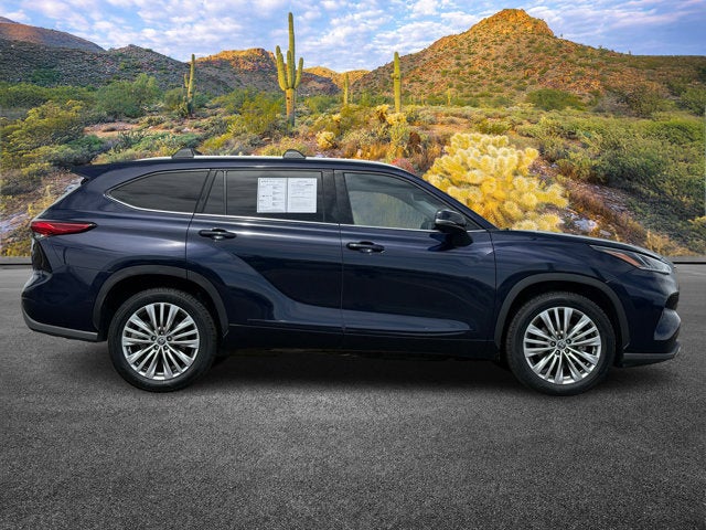 2023 Toyota Highlander Base