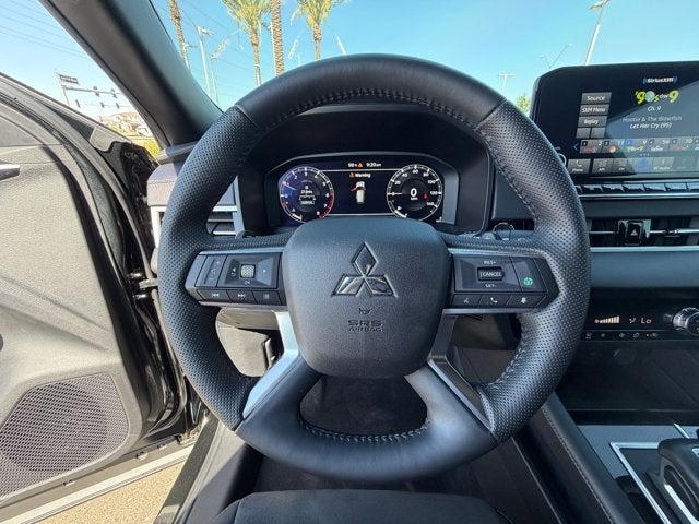 2024 Mitsubishi Outlander Base