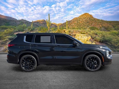 2024 Mitsubishi Outlander Base